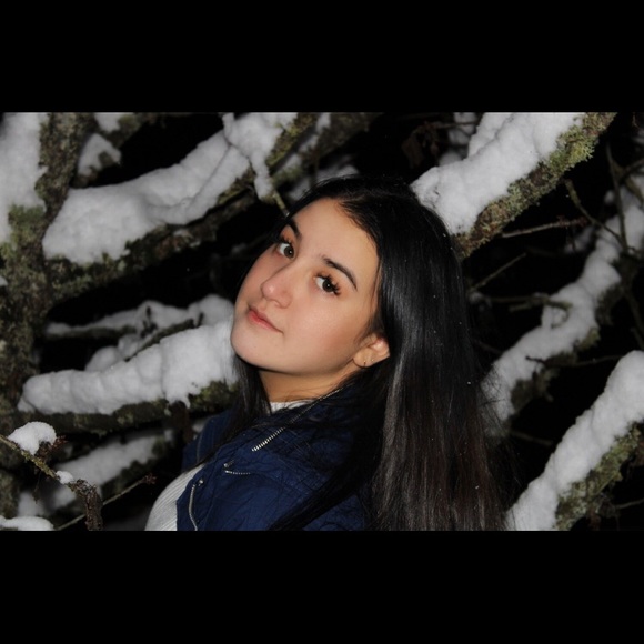 Meet your Posher, Gabriella - Picture 4 of 4